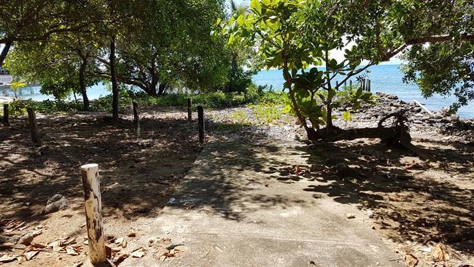 Listing ID: URE0568, Main Street, Sandy Bay Utila, Bay Islands, HN - Beach Front In Town, Photo #