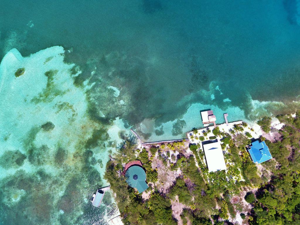 Listing ID: URE0585, Jonathan Point Utila, Bay Islands, HN - Beachfront Lot At Jonathan Point, Photo #