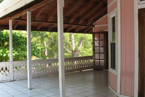 Listing ID: URE0592, Treasure Beach Utila, Bay Islands, HN - 2.14 Acre Beachfront At Treasure Beach With Unfinished House, Photo #