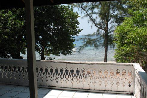 Listing ID: URE0592, Treasure Beach Utila, Bay Islands, HN - 2.14 Acre Beachfront At Treasure Beach With Unfinished House, Photo #