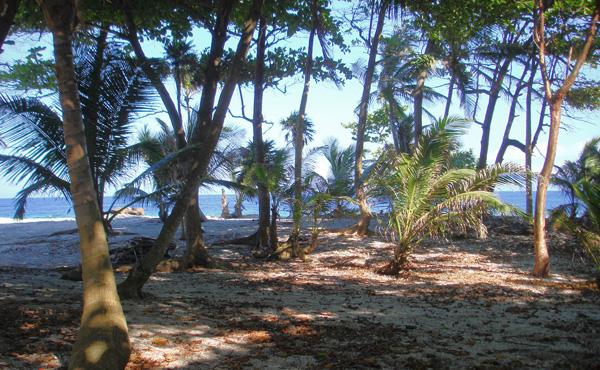 Listing ID: URE0599, Mariners Landing, South Shore Utila, Bay Islands, HN - 0.42 Acre Beachfront At Mariners Landing (Lot #B-2), Photo #