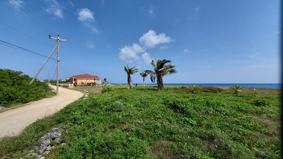 Listing ID: URE0616, Dolphin Run Utila, Bay Islands, HN - Oceanfront Lot At Dolphin Run, Photo #