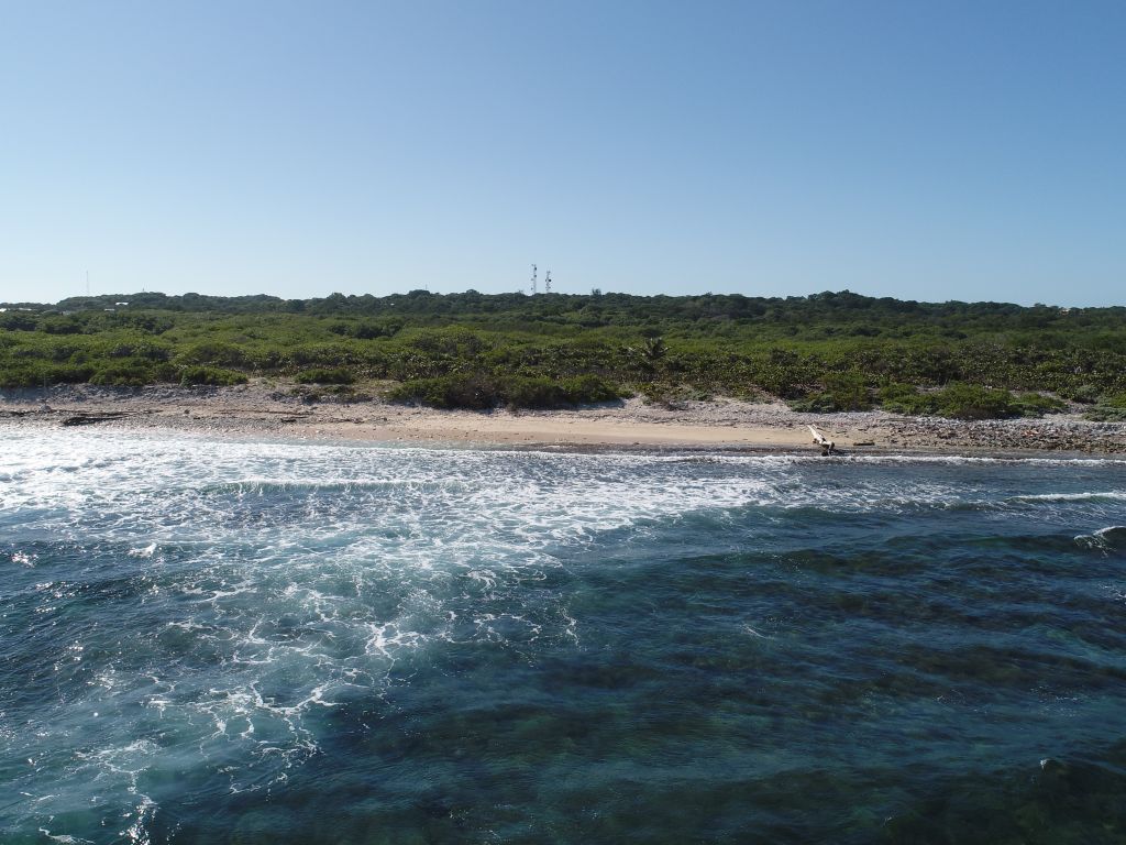 Listing ID: URE0630, Big Bight Utila, Bay Islands, HN - Beachfront At Big Bight Lot #4, Photo #