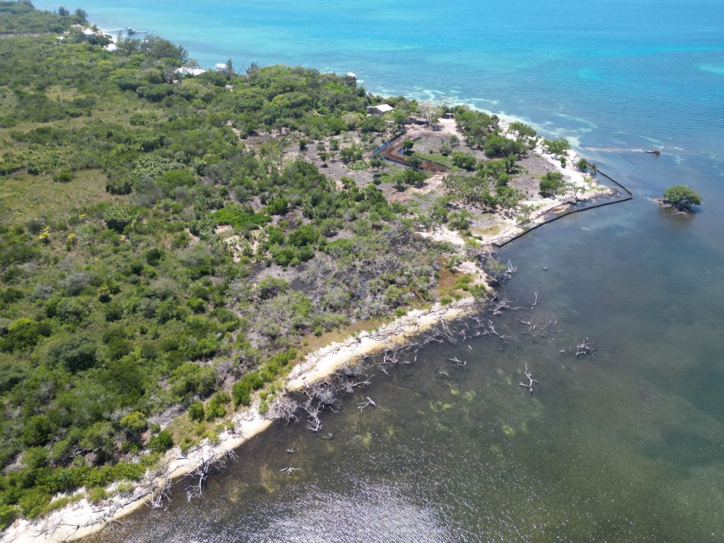 Listing ID: URE0652, South West Utila, Bay Islands, HN - West End Utila - Oceanfront Lot #1, Photo #