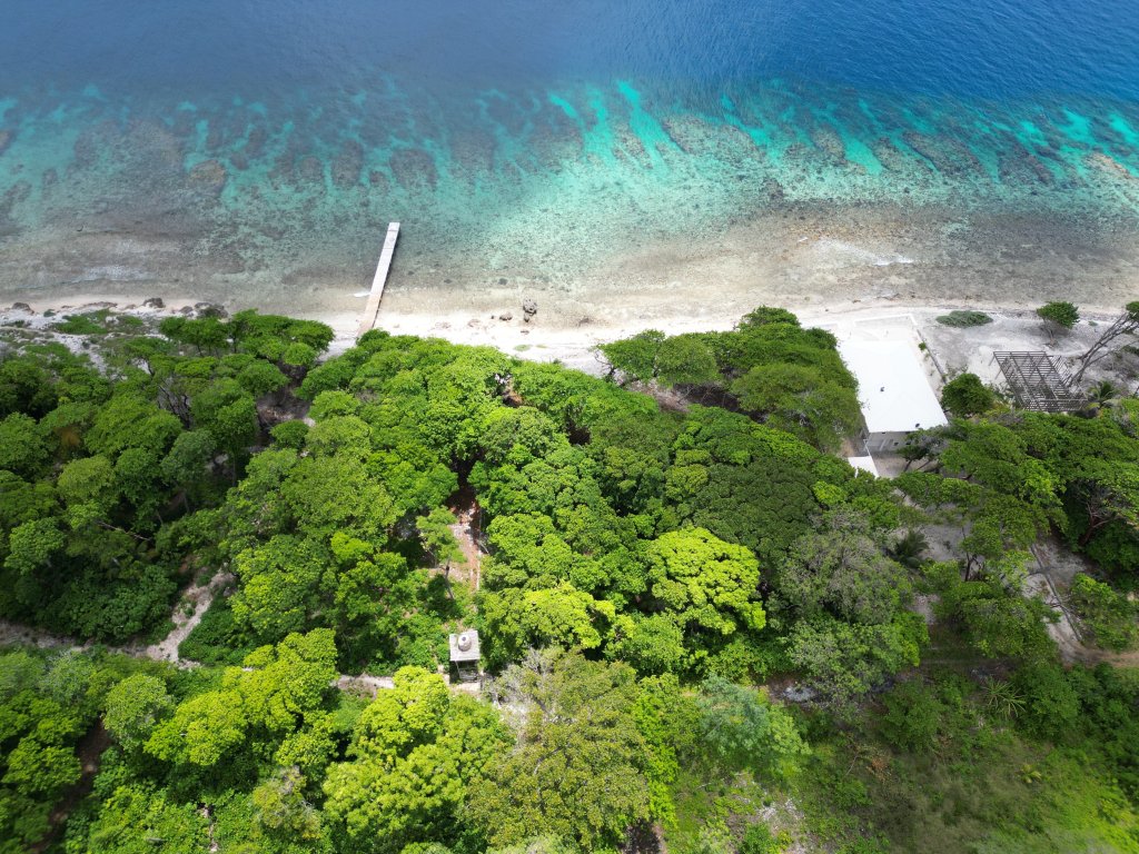 Listing ID: URE0661, Big Rock Utila, Bay Islands, HN - Big Rock Oceanfront Lot 10, Photo #
