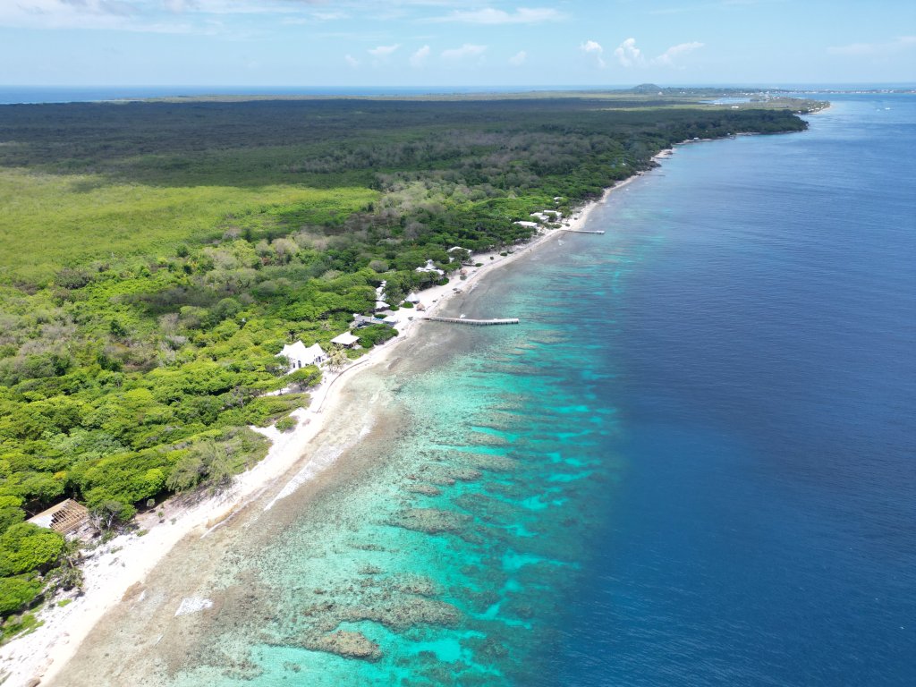 Listing ID: URE0662, Big Rock Utila, Bay Islands, HN - Big Rock Oceanfront Lot 11, Photo #