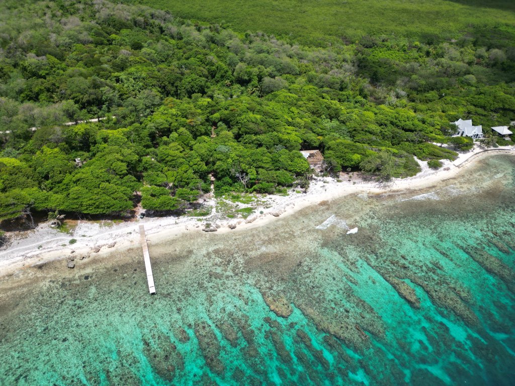 Listing ID: URE0662, Big Rock Utila, Bay Islands, HN - Big Rock Oceanfront Lot 11, Photo #