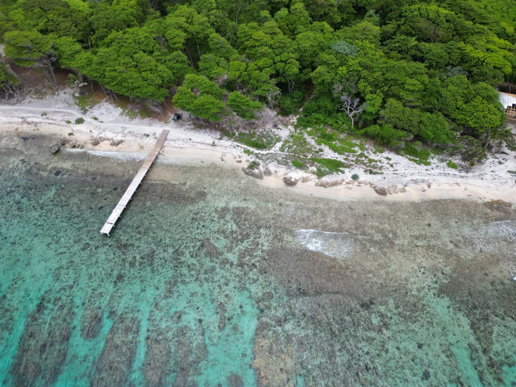Listing ID: URE0662, Big Rock Utila, Bay Islands, HN - Big Rock Oceanfront Lot 11, Photo #