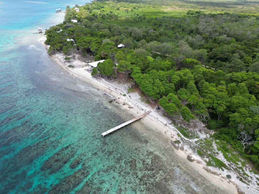 Listing ID: URE0662, Big Rock Utila, Bay Islands, HN - Big Rock Oceanfront Lot 11, Photo #