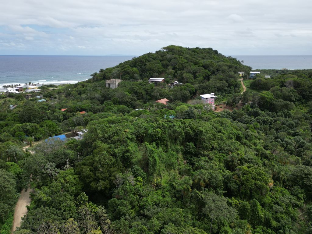 Listing ID: URE0669, Pumpkin Hill Utila, Bay Islands, HN - Bat Cave Splendor, Photo #