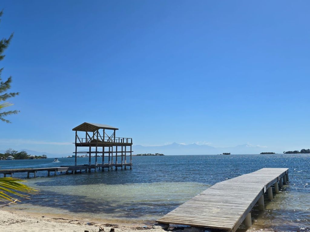 Listing ID: URE0682, Holland Beach Utila, Bay Islands, HN - Lot With Private Dock, Photo #