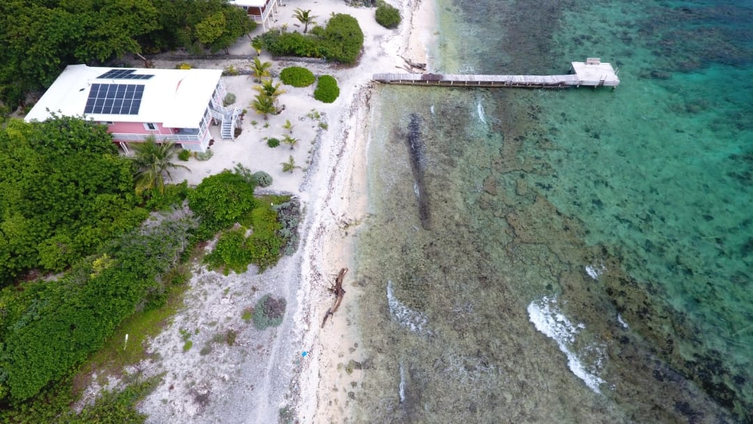 Listing ID: URE0691, Big Rock Utila, Bay Islands, HN - Big Rock oceanfront and back Lot with covered boat slip with bodega, Photo #