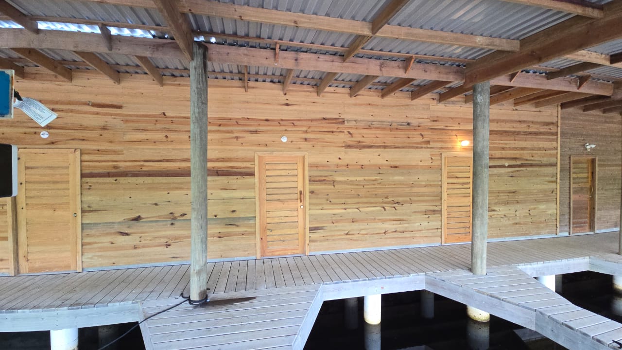 Listing ID: URE0691, Big Rock Utila, Bay Islands, HN - Big Rock oceanfront and back Lot with covered boat slip with bodega, Photo #