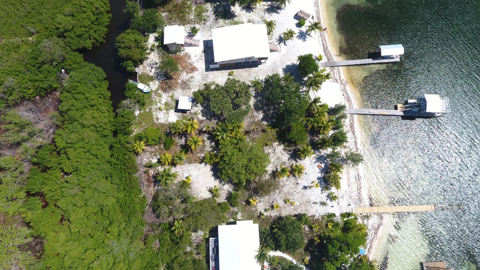 Listing ID: URE0693, Holland Beach Utila, Bay Islands, HN - Oceanfront property with small bodega and boat dock, Photo #