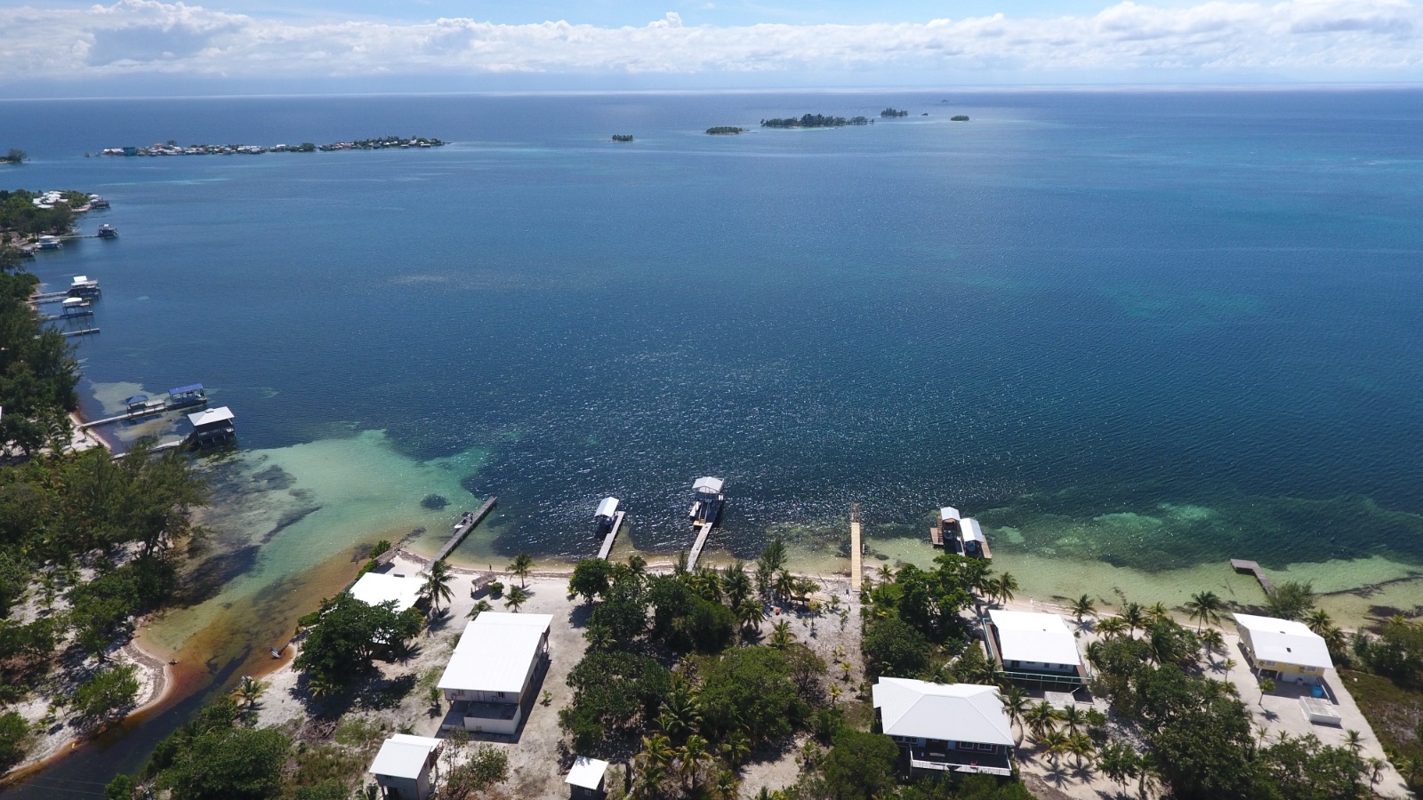 Listing ID: URE0693, Holland Beach Utila, Bay Islands, HN - Oceanfront property with small bodega and boat dock, Photo #