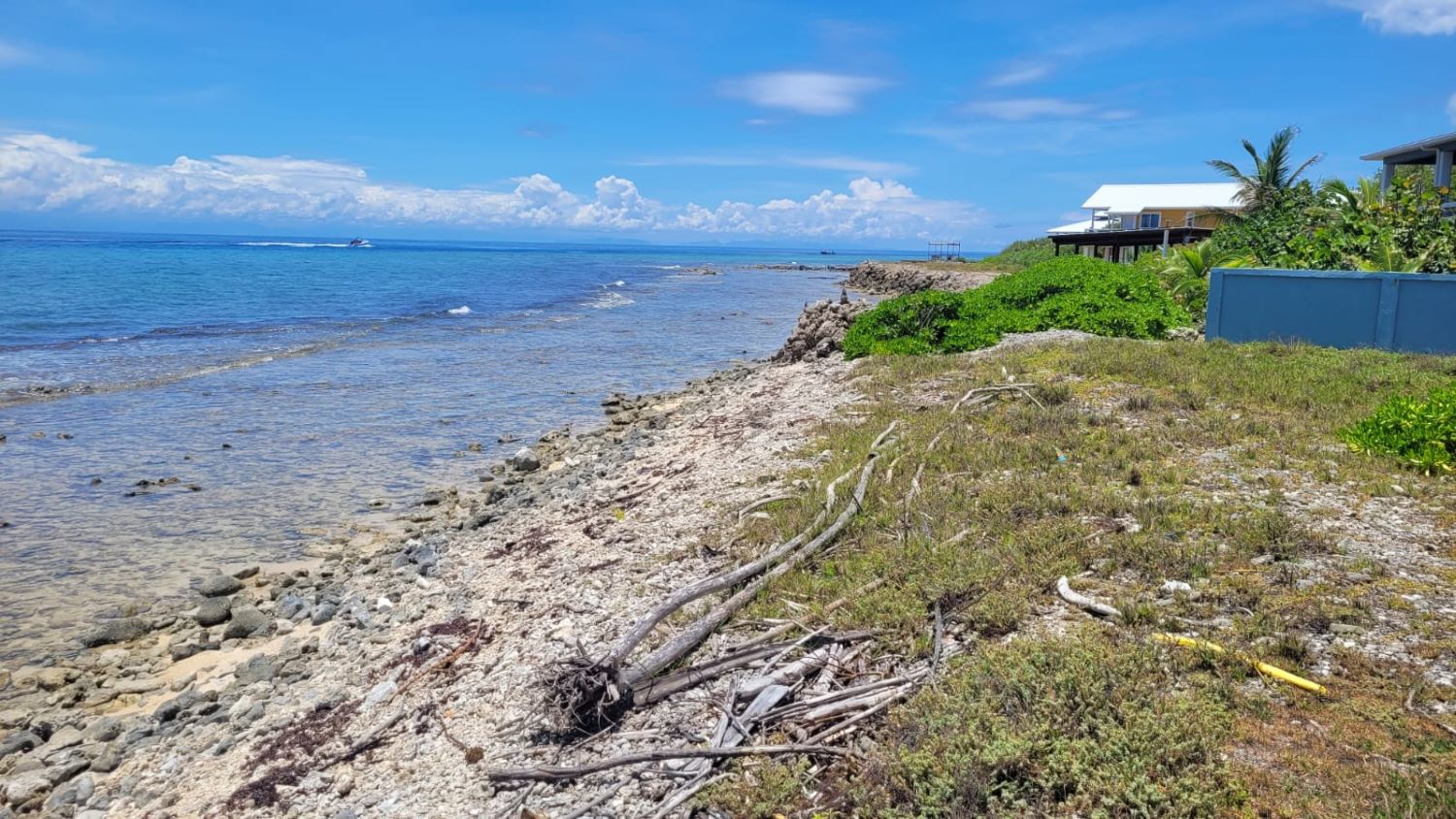 Listing ID: URE0703, Dolphin Run Utila, Bay Islands, HN - Dolphin Run Oceanfront Lot, Photo #