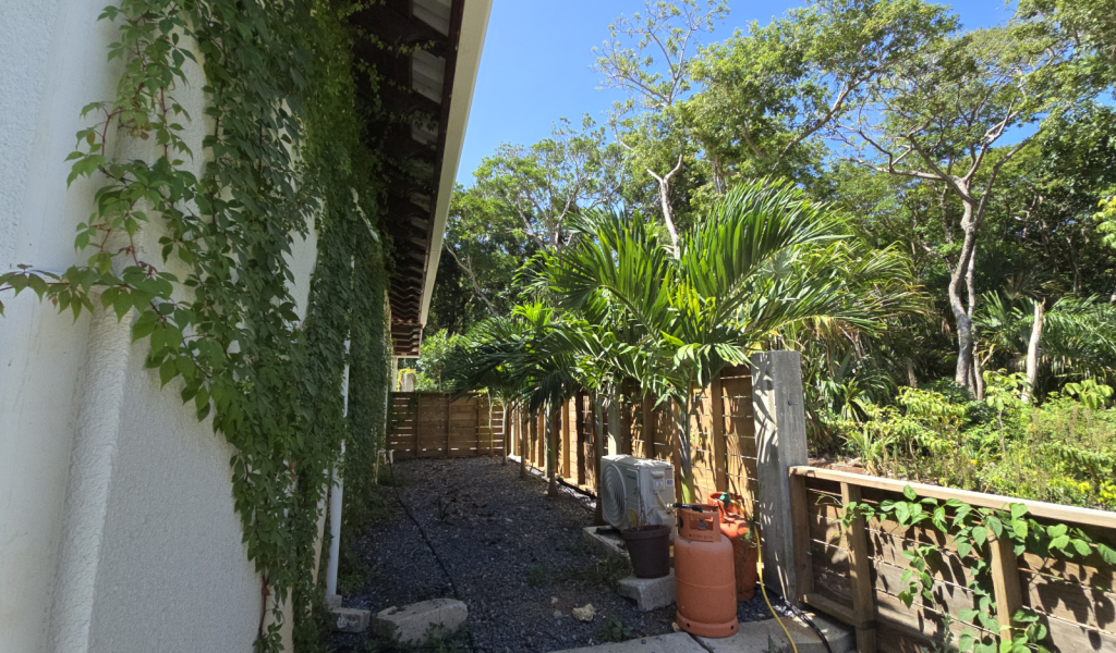 Listing ID: URE0719, New Jericho Utila, Bay Islands, HN - Fortalaza Main House, Photo #