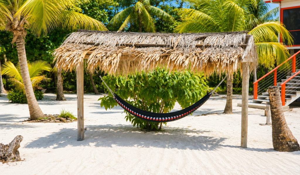 Listing ID: URE0720, Holland Beach Utila, Bay Islands, HN - The Dive Bar & Restaurant, Photo #