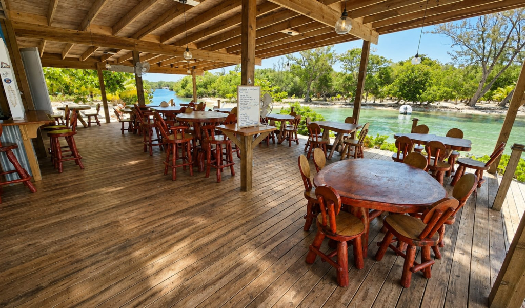 Listing ID: URE0720, Holland Beach Utila, Bay Islands, HN - The Dive Bar & Restaurant, Photo #