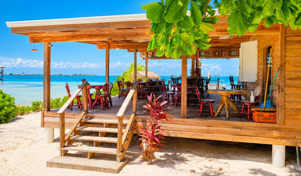 Listing ID: URE0720, Holland Beach Utila, Bay Islands, HN - The Dive Bar & Restaurant, Photo #