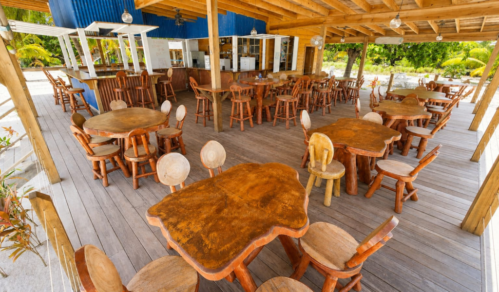 Listing ID: URE0720, Holland Beach Utila, Bay Islands, HN - The Dive Bar & Restaurant, Photo #