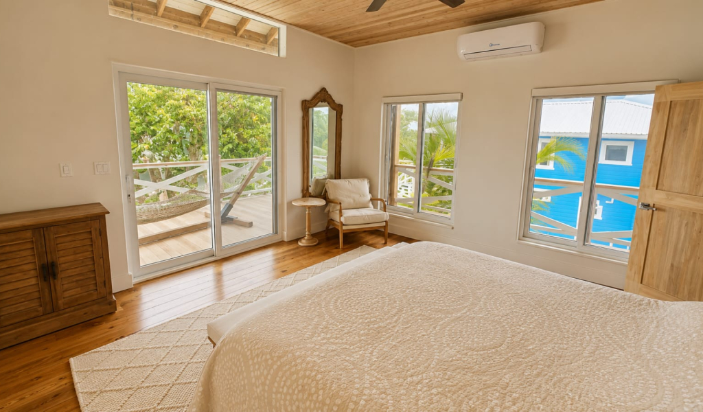 Listing ID: URE0725, Joshoa Point Utila, Bay Islands, HN - Deja Blue, Photo #