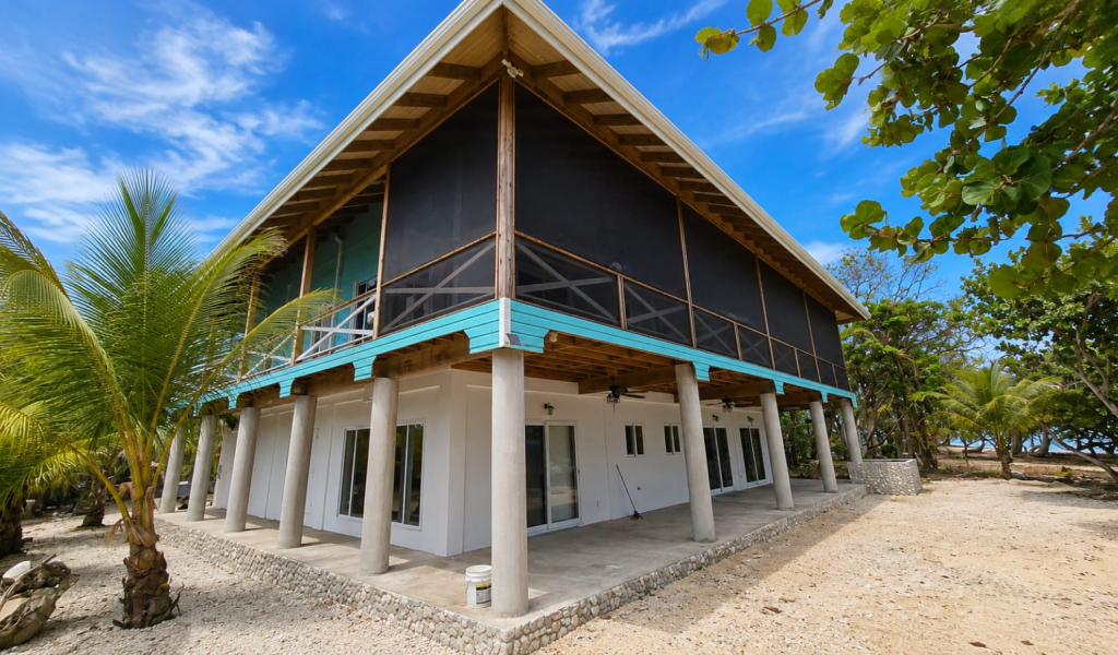 Listing ID: URE0725, Joshoa Point Utila, Bay Islands, HN - Deja Blue, Photo #
