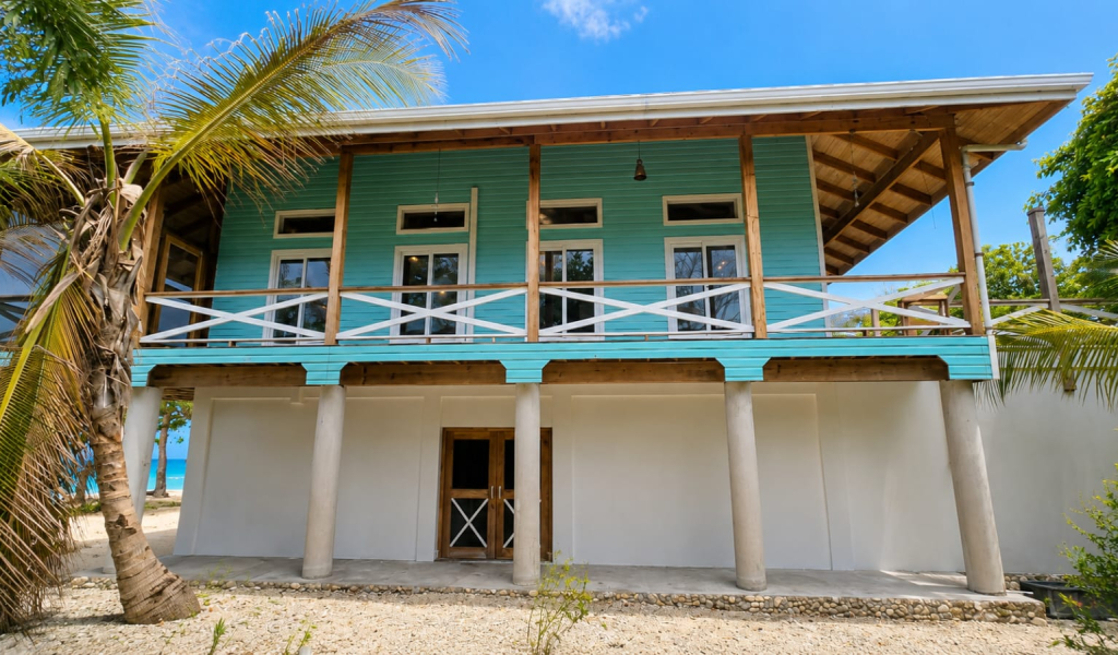 Listing ID: URE0725, Joshoa Point Utila, Bay Islands, HN - Deja Blue, Photo #