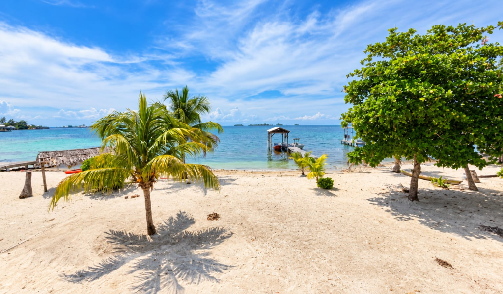 Listing ID: URE0728, Holland Beach Utila, Bay Islands, HN - Tranquility Shores At Holland Beach, Photo #