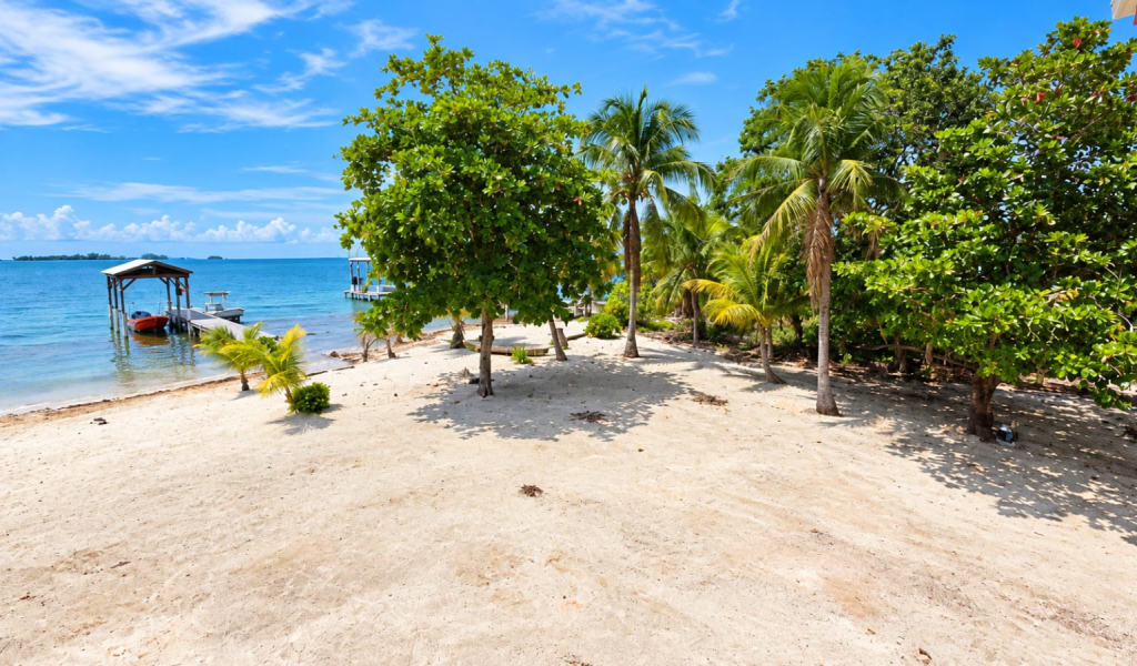 Listing ID: URE0728, Holland Beach Utila, Bay Islands, HN - Tranquility Shores At Holland Beach, Photo #